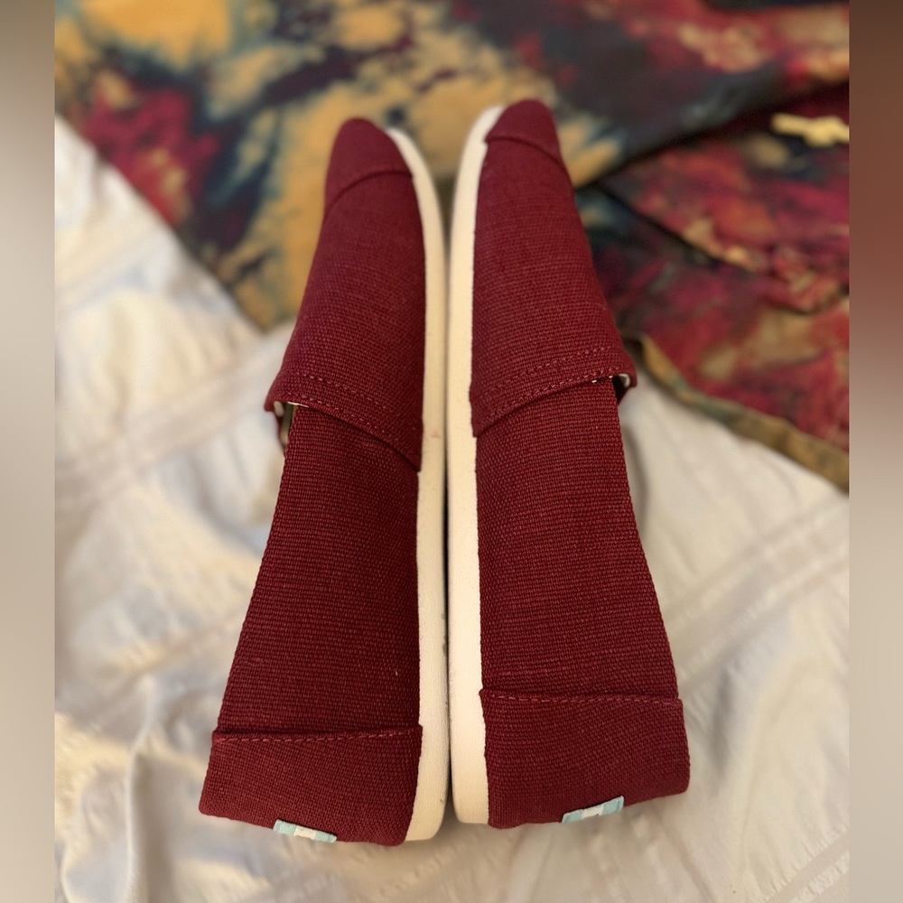 TOMS Burgundy Flats W9.5 - Picture 4 of 8